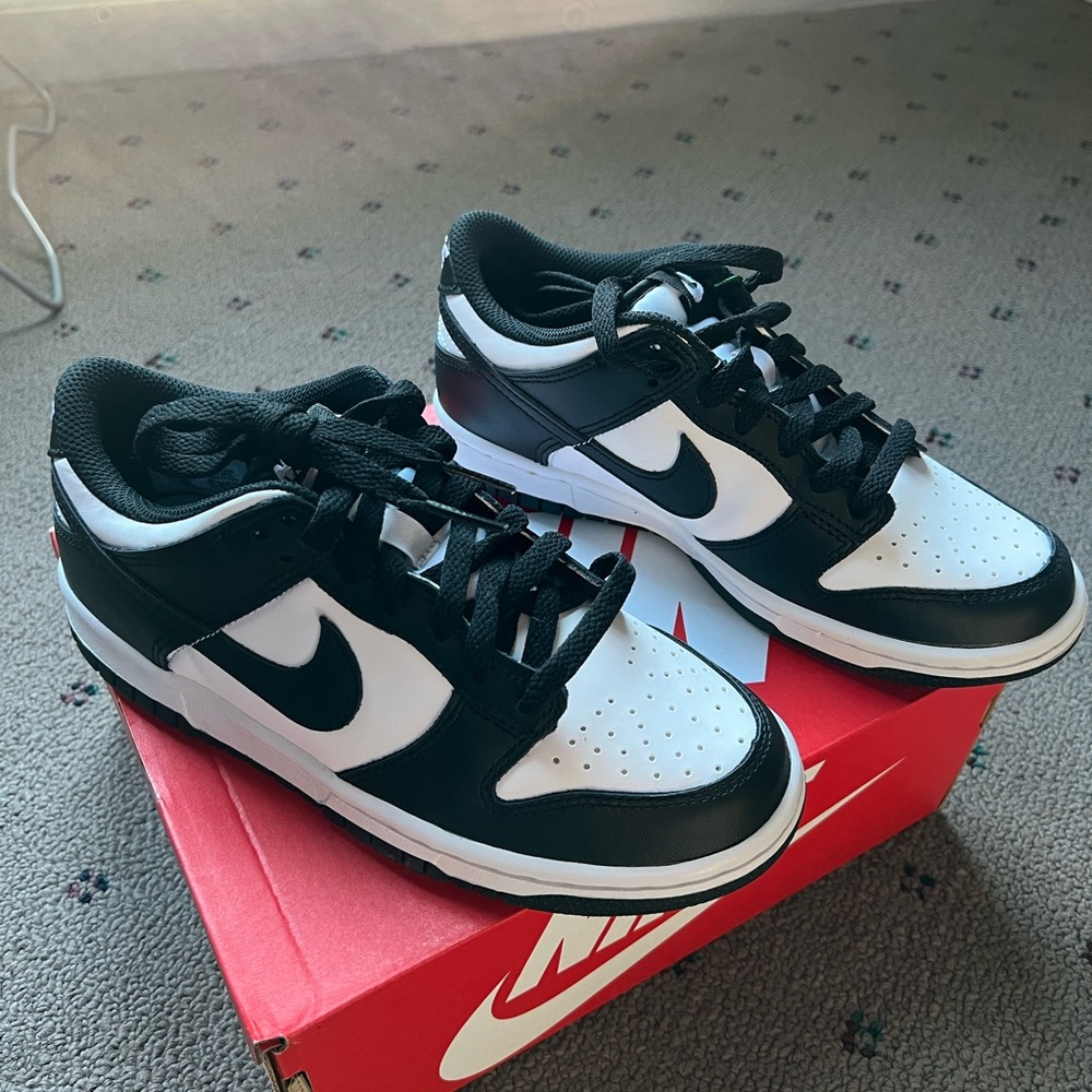 Nike Panda Low Dunks
